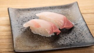 Medium-Sized Yellowtail Sushi [Hamachi]
